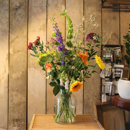 Veldbloemen in vaas afbeelding